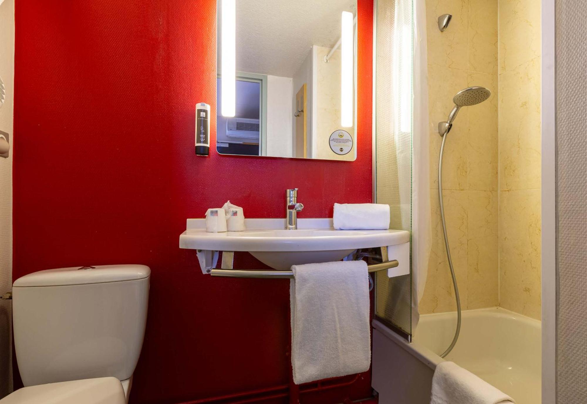 B&B Hotel Chartres Le Forum Ле-Кудре Экстерьер фото